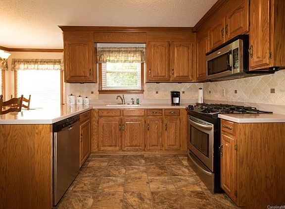 4th image of 5401 Somerset Ln