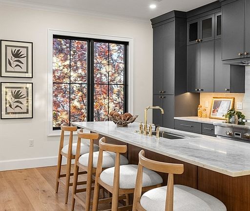 4th image of 34 Vinton St #Penthouse 4