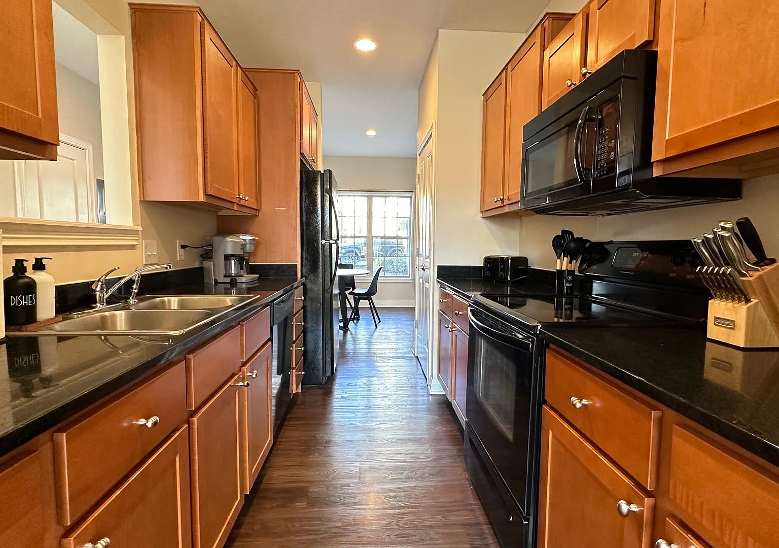 Amazing Location - Downtown Modern Living: 4 Bed 4 Bath! — Photo 4