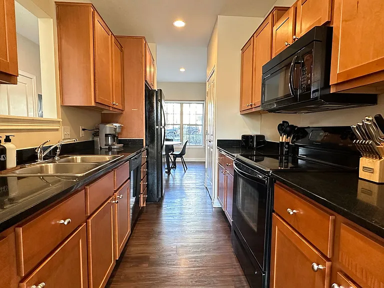 342 S Washington St — Photo 5