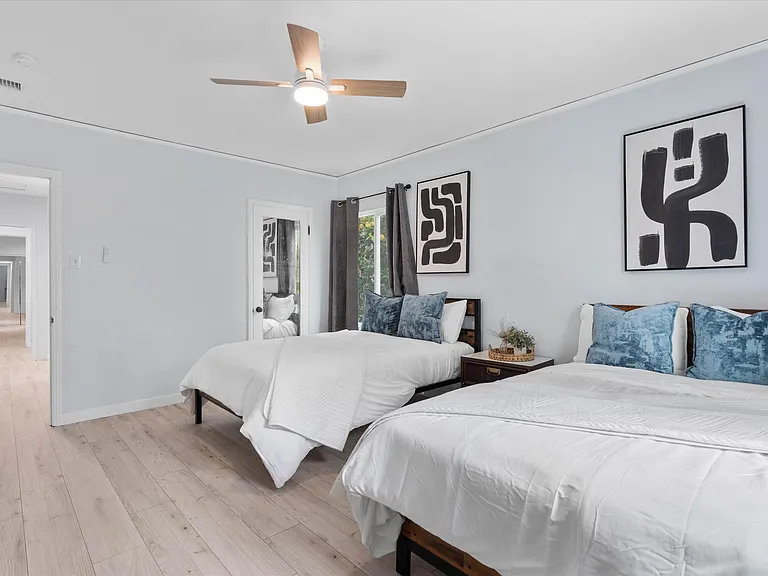 320 Laurel Ave — Photo 4
