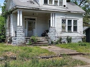 213 E Sycamore St, Nevada, MO 64772