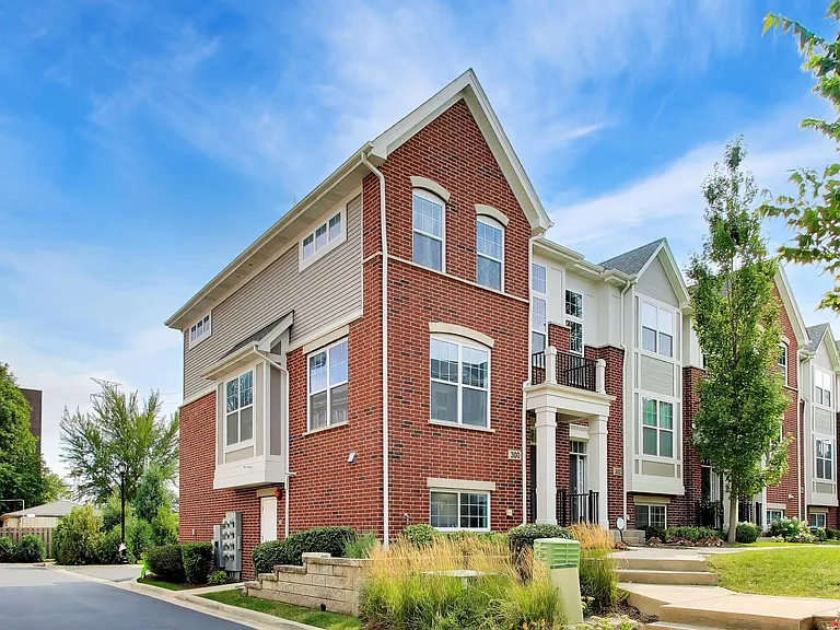 300 Capulina Ct — Photo 2