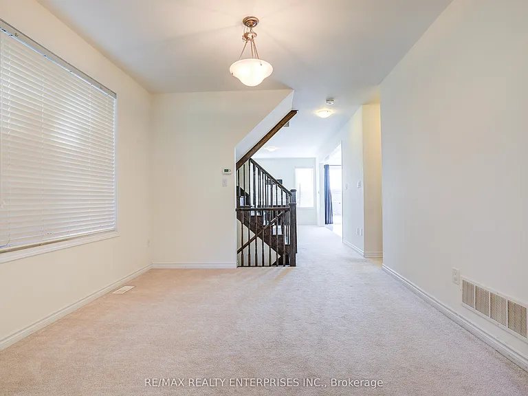 42 Callandar Rd #UPPER — Photo 4