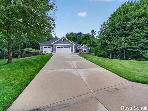 3rd image of 6335 Silverton Dr