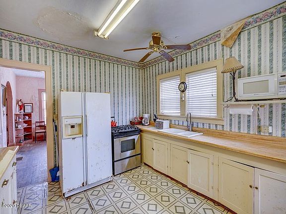 5th image of 642 N Wild Olive Ave