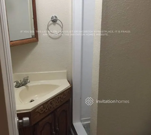 1351 Oswego St — Photo 37