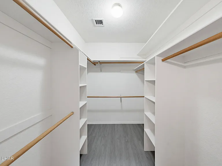 3099 Jamaica Blvd S — Photo 37