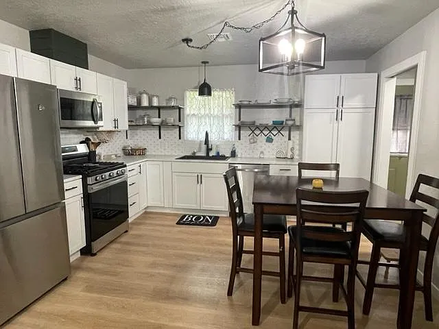 108 Sunny Ln — Photo 4
