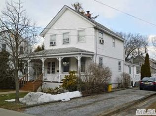 24 Centre St, Woodmere, NY 11598