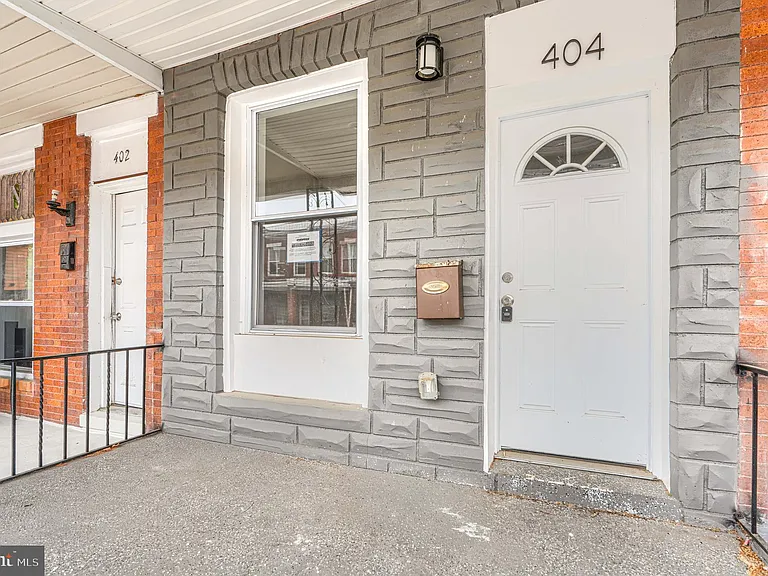 404 N Robinson St — Photo 2