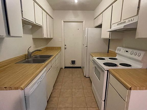4th image of 2204 Berkett Dr #A