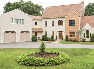 702 Snipatuit Rd, Rochester, MA 02770