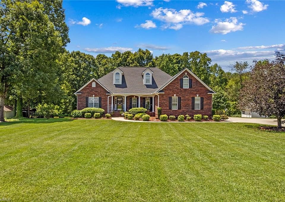 1st image of 276 Falcon Crest Ln