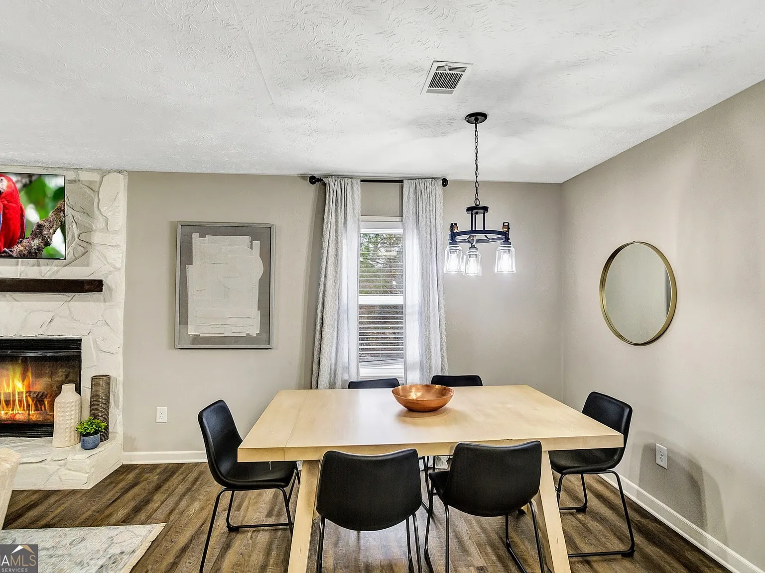 4 bed, 2.0 bath, 1748 sqft, $5,100 — Photo 3