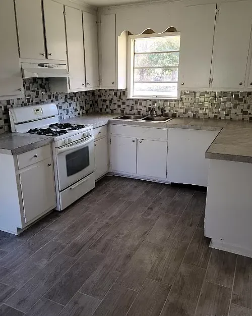 3 bed, 2.0 bath, 1550 sqft, $1,350 — Photo 3
