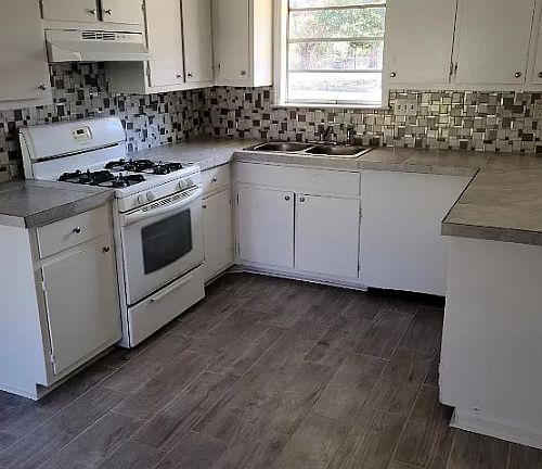 3rd image of 3136 Montwood Dr