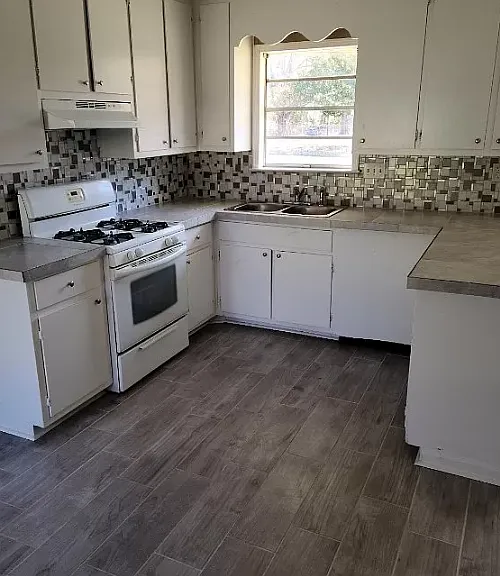 3136 Montwood Dr — Photo 3