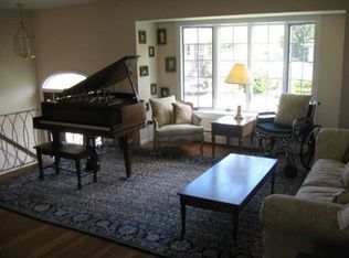 30 9th Ave, Farmingdale, NY 11735