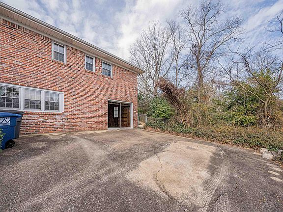 3rd image of 2373 Farley Pl