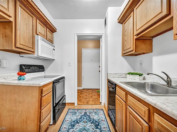 5th image of 11820 Edgewater Dr APT 201