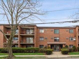 53 Paul St APT 15, Newton, MA 02459