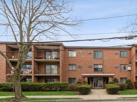 53 Paul St, Newton, MA