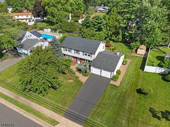 2nd image of 11 Marigold Ln