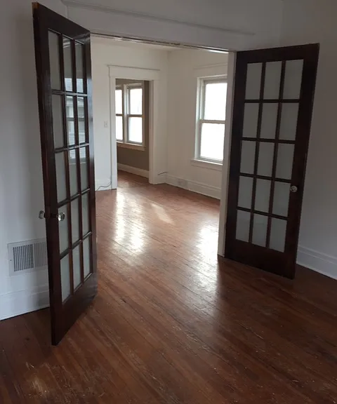 80 10th St #2 — Photo 3