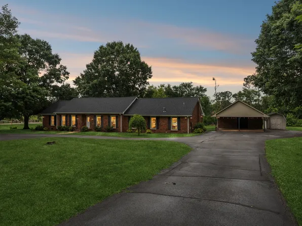 1701 Logan Dr, Columbia, TN 38401
