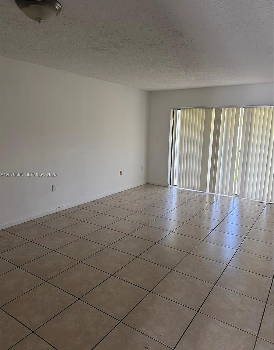 Victory Gardens Condo — Photo 4