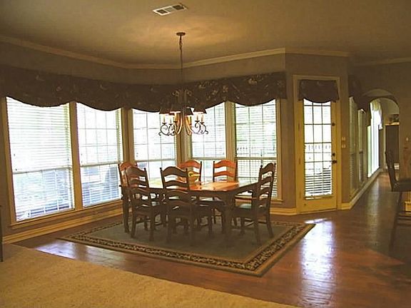 5th image of 800 Potomac Pl
