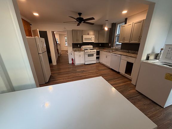 4th image of 1318 Arch St
