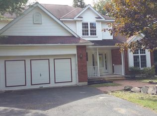 5122 Holiday Dr, Pocono Summit, PA