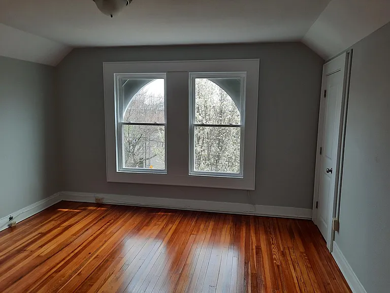 177-179 Davenport Ave #2 — Photo 19