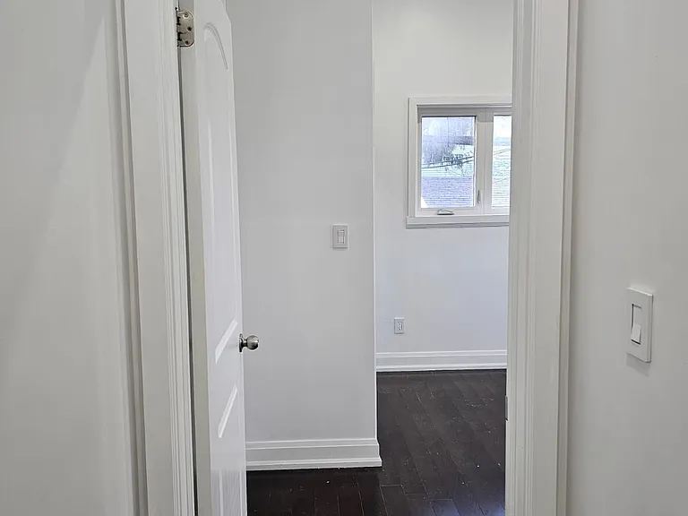 924 Danforth Ave #2 — Photo 10