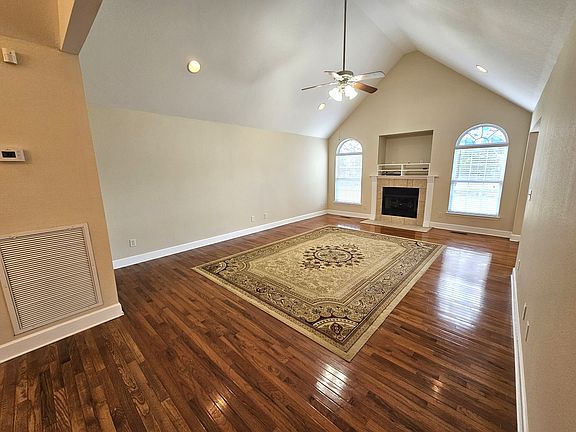 5th image of 613 Cardinal Rd