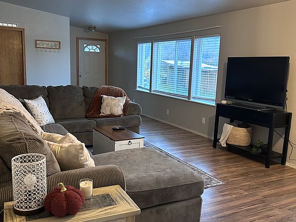 5th image of 1875 Catron Rd #1