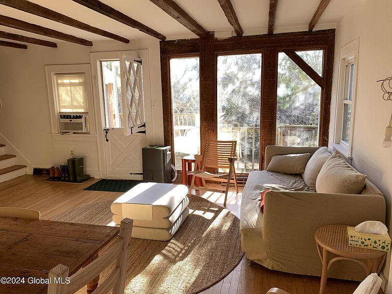 5th image of 592 Taborton Road
