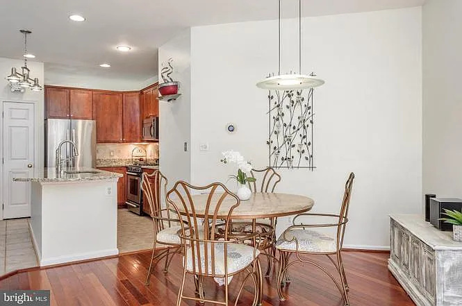 2 bed, 2229 sqft, $3,000 — Photo 2