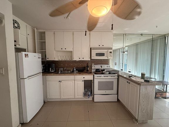 5th image of 901 N Birch Road #7D