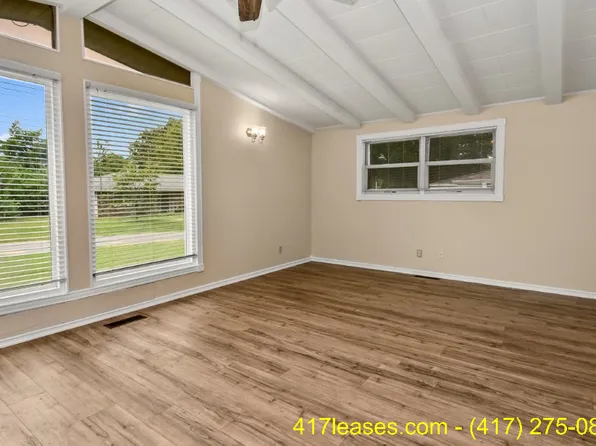 114 N Maplewood Ave, Republic, MO 65738