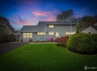 9 Pinetree Rd, Old Bridge, NJ 08857