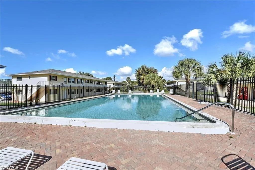 2 bed, 1.0 bath, 780 sqft, $1,900 — Photo 4