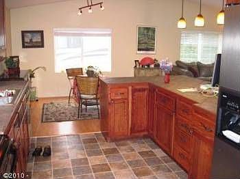 5th image of 290 SE 126th Dr