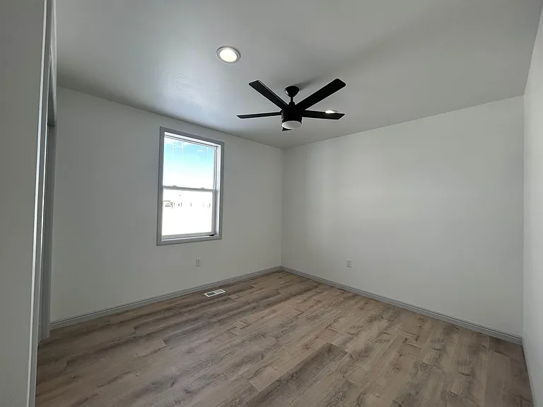 914 Riverbend St — Photo 14