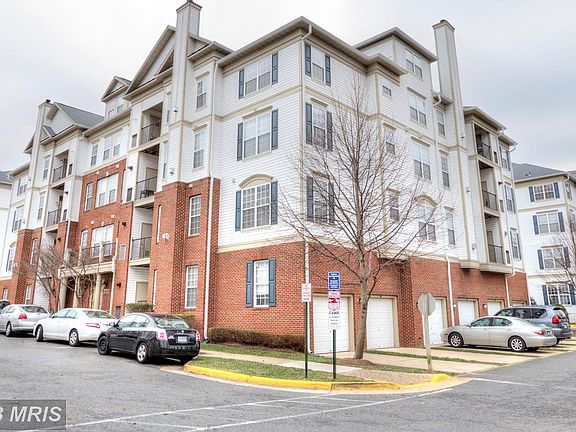 2nd image of 11635 Cavalier Landing Ct Unit 403