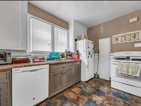 4th image of 144 Stewart Ave Unit 1