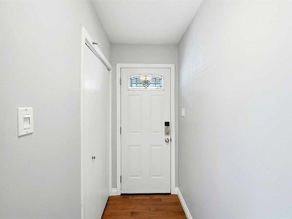 3rd image of 2445 W Cherokee Dr NW