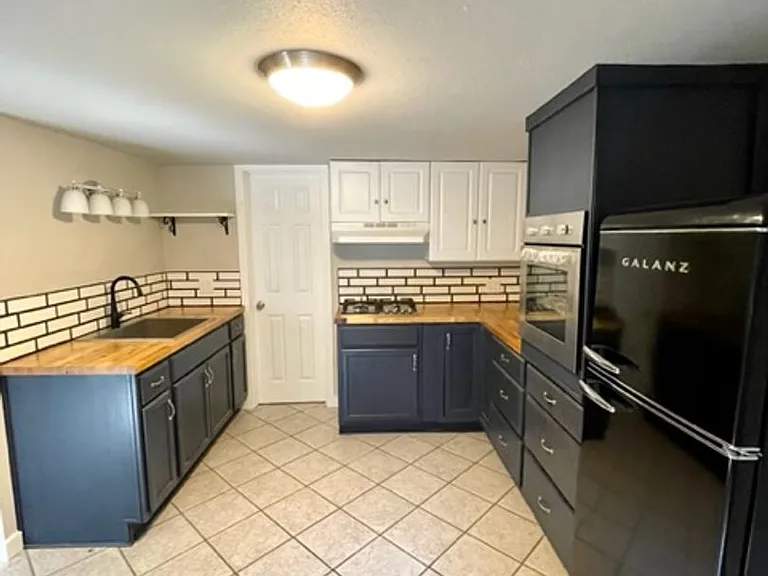 Georgia Ave, 717 NW - 00717-GEOR-00 — Photo 4